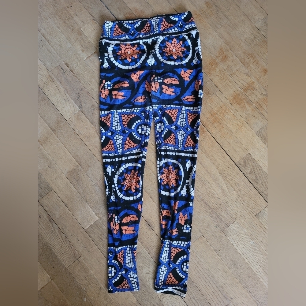 Lularoe Set of 2 pairs of O/S Leggings - Picture 2 of 6